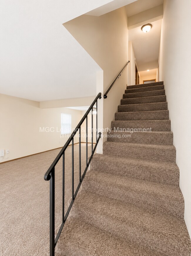 Building Photo - 3557-3563 NE Independence Cir