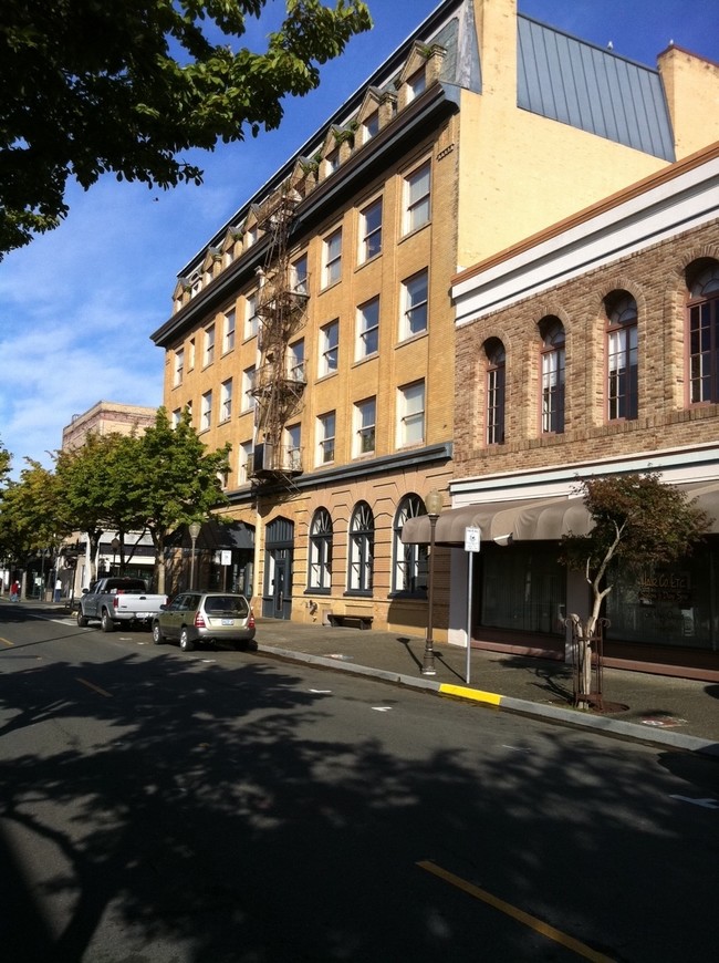 Building Photo - The Chandler Apartments