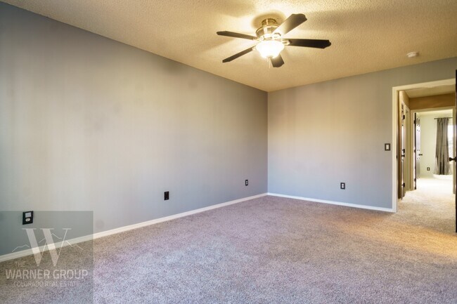 Building Photo - 3750 Oneida Ln