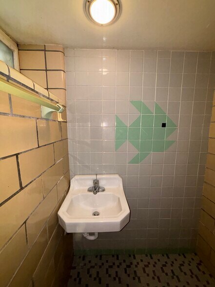 Bathroom 2 - 166 Southern Ave