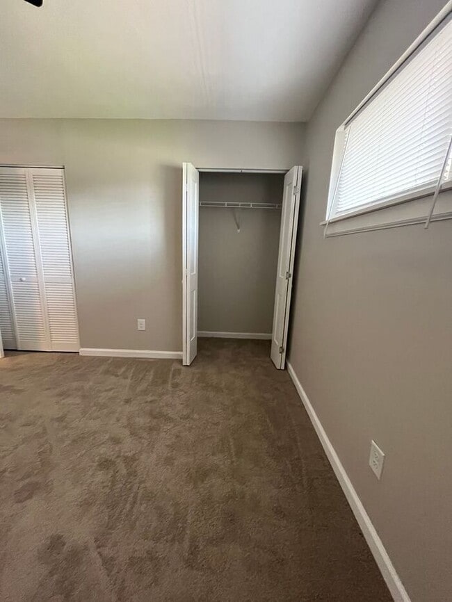 Building Photo - Classic 1 Bedroom Apartment in Historic Do...