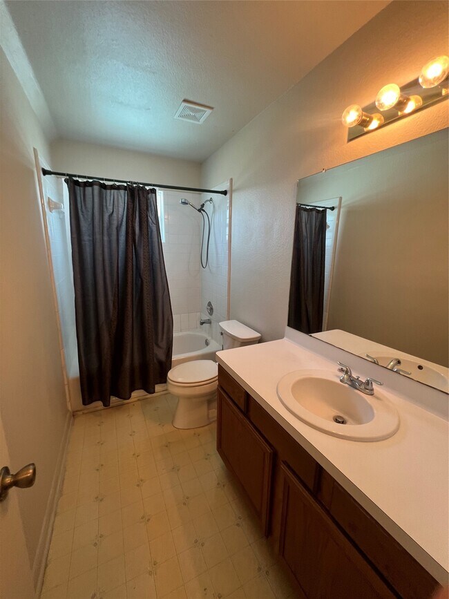 Building Photo - 4710 Salina St