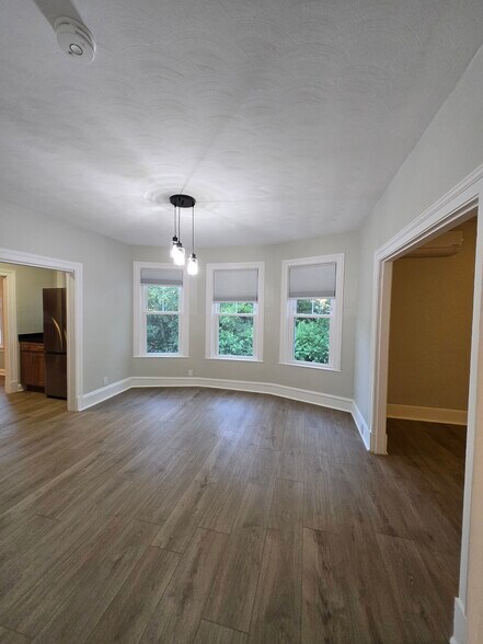 Building Photo - 4 Woodville Ter