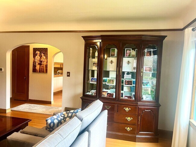 Building Photo - Stunning 3bed/3.5bath Brick Home in Ballard!