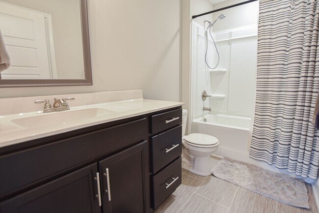Building Photo - Pet Friendly Four Bedroom!