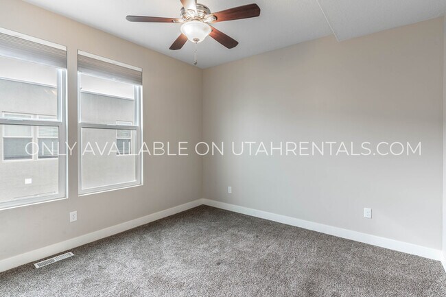 Building Photo - 4738 Daybreak Rim Way