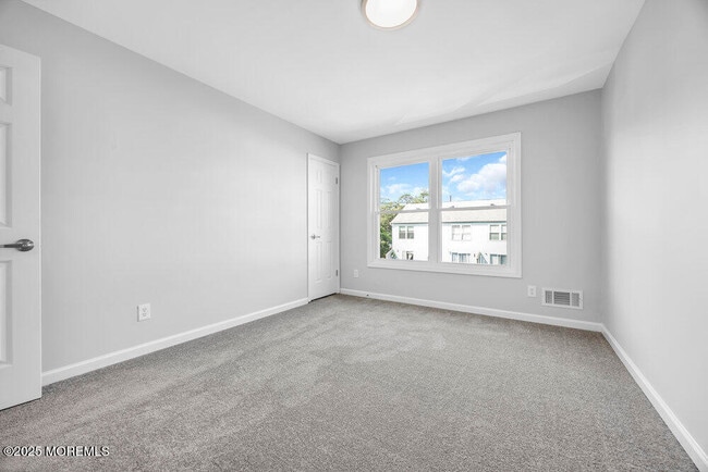 Building Photo - 35 Beachway Ave