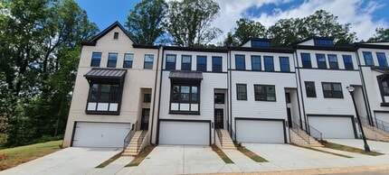 Building Photo - 4560 Mikajack Dr SE