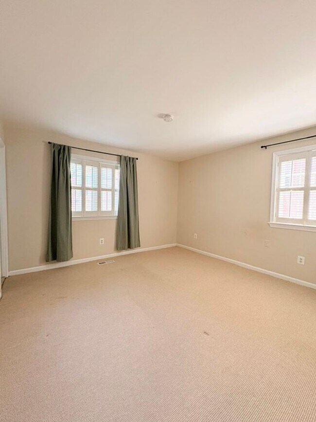Building Photo - 6718 Kenwood Forest Ln