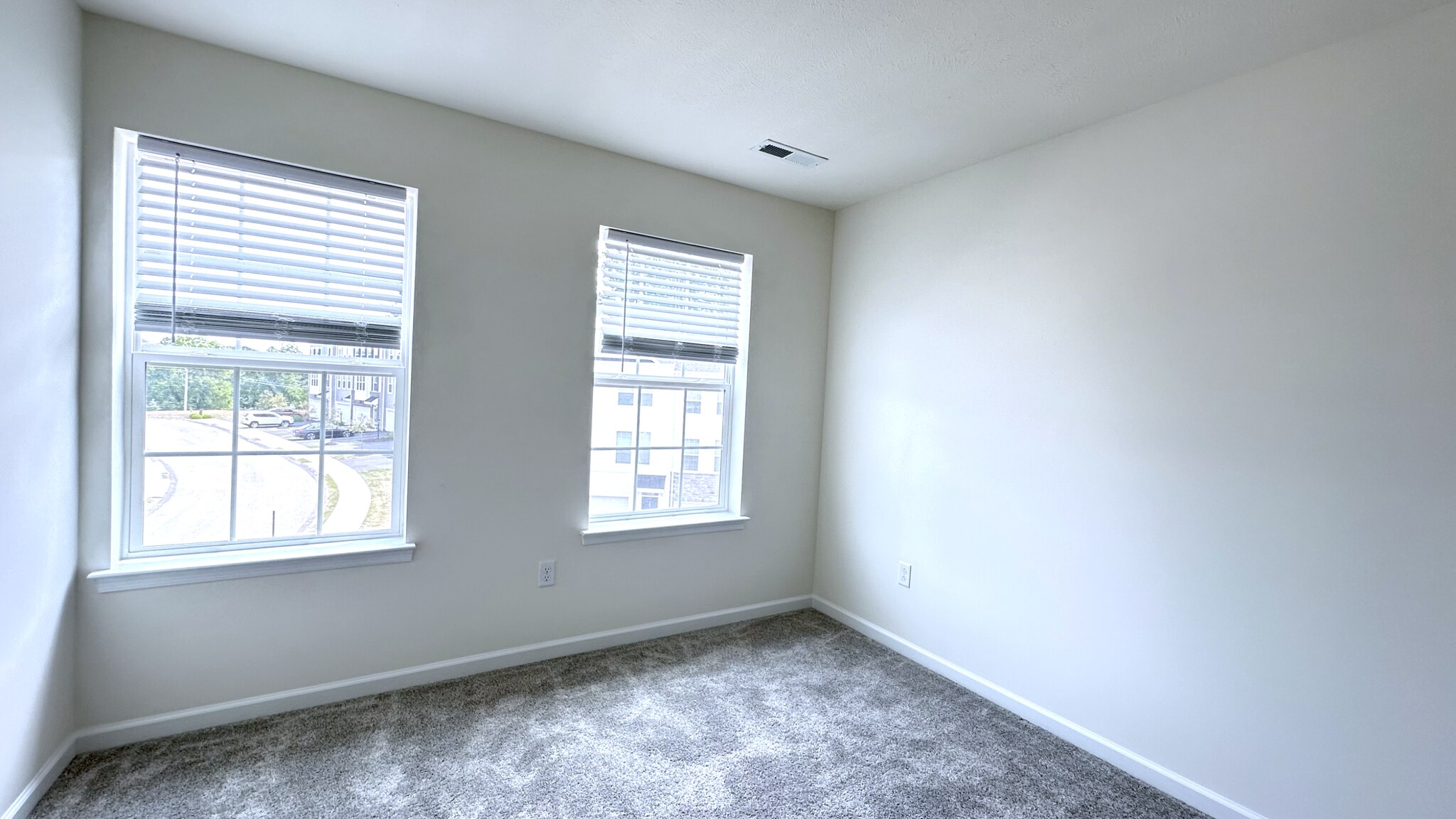 Building Photo - 106 Sweetwater Dr