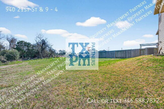 Building Photo - 940 21st St