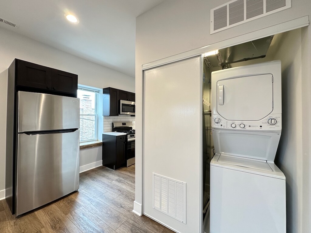 Building Photo - 4415 N Kimball Ave