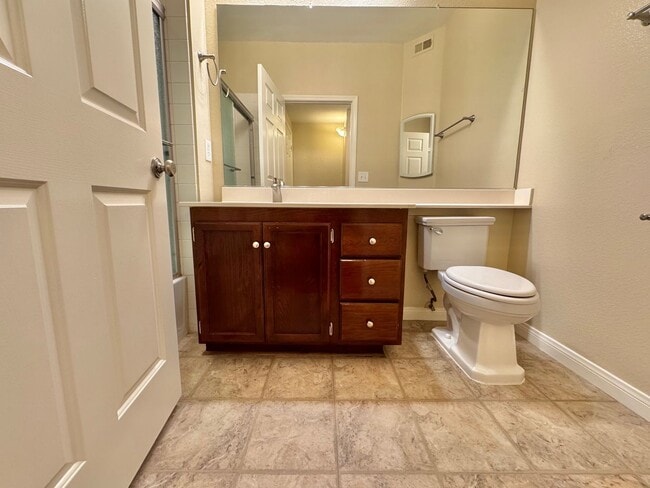 Building Photo - SPACIOUS 3 BEDROOM 2 FULL BATH CONDO IN GA...
