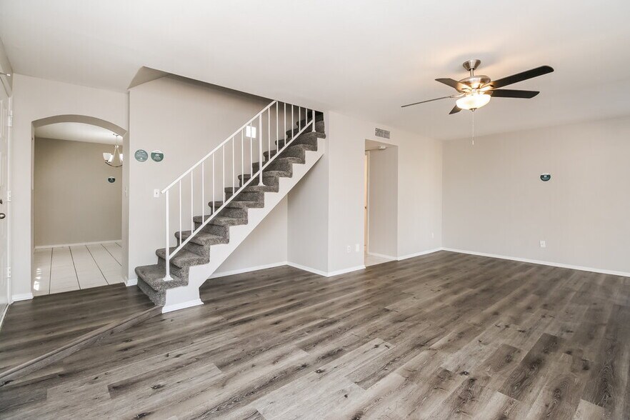 Building Photo - 4758 W Wahalla Ln