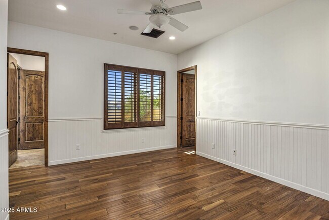 Building Photo - 9222 E Rimrock Dr