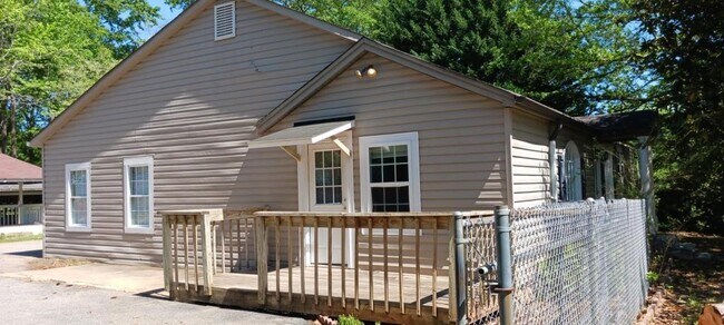 Building Photo - 25 E Belvue Rd