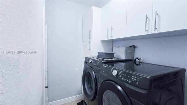 Building Photo - 5109 SW 141st Ave