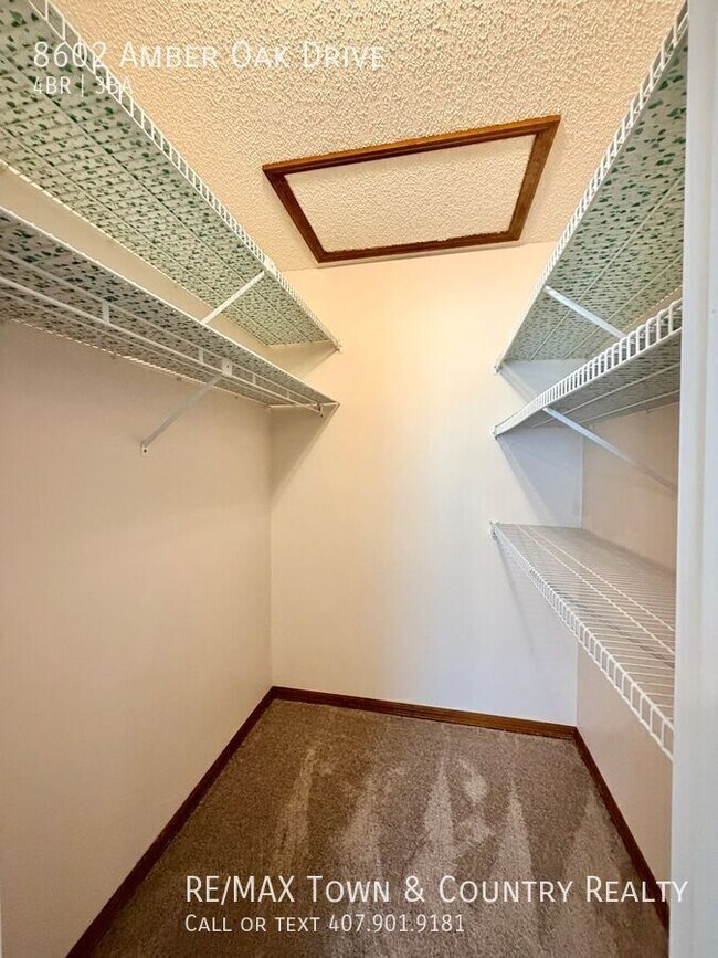 Building Photo - 8602 Amber Oak Dr