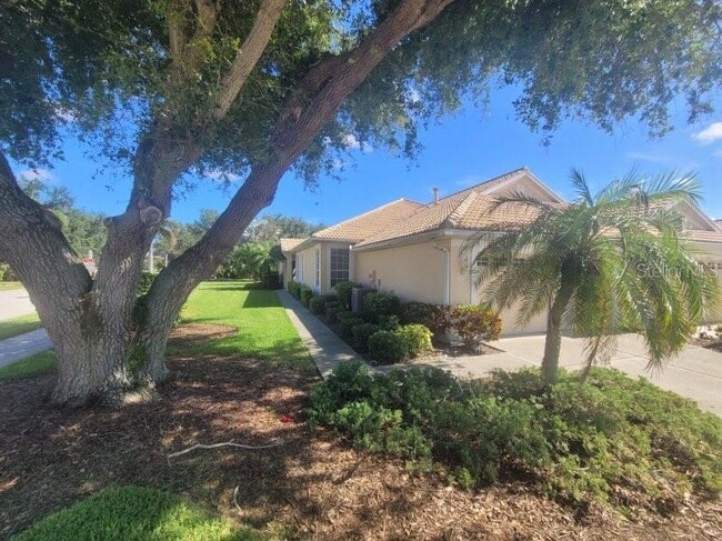 Building Photo - 4665 Whispering Oaks Dr