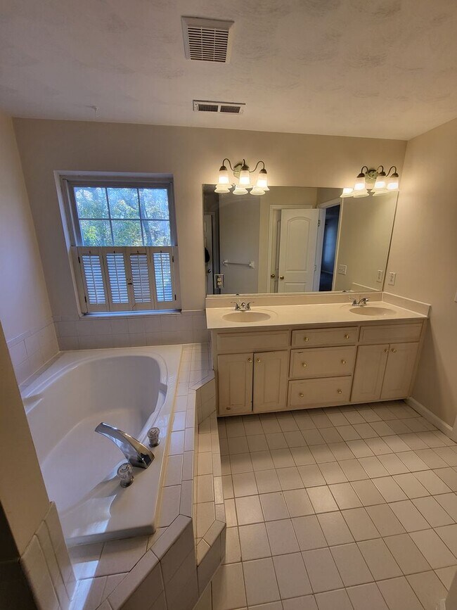 Building Photo - SAWYERS MILL