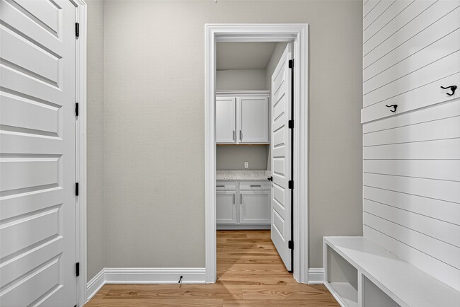 Building Photo - 2135 Tioga Vw Dr