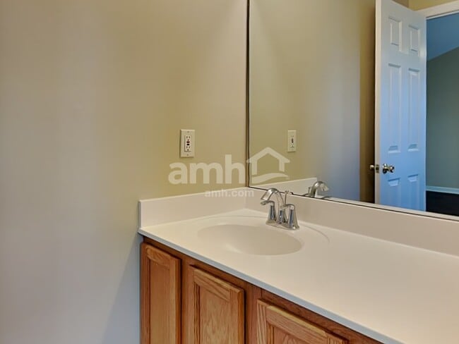 Building Photo - 637 Ellen Dr