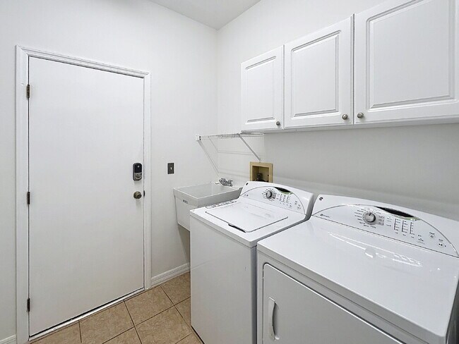 Building Photo - 9122 Rockrose Dr