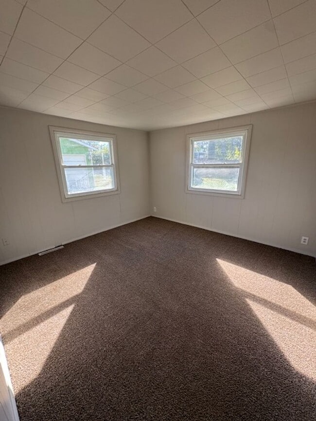 Building Photo - 2217 Shadybrook Dr