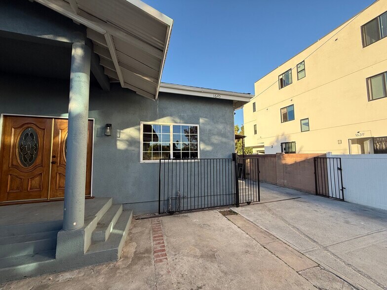 Building Photo - 1645 W 36th Pl