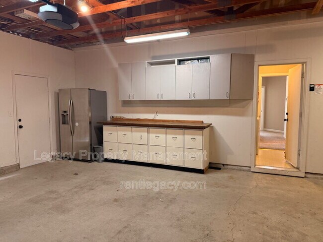 Building Photo - 4711 Summerset Dr