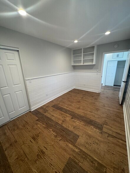 Building Photo - 1208 Little Oaks Ln
