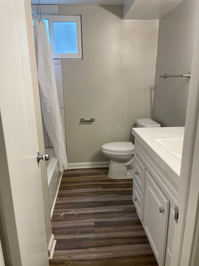 Building Photo - Newly remodeled Arvada home