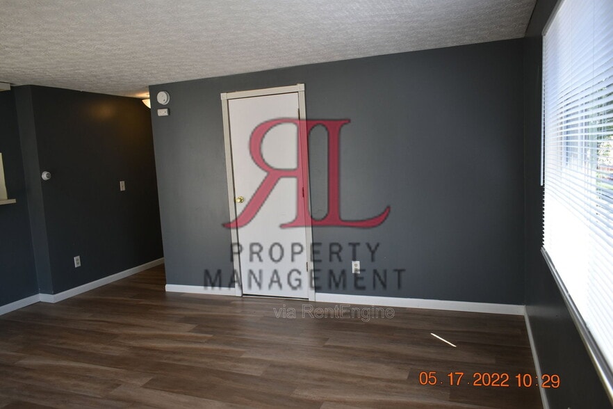 Building Photo - 2501 Burgandy Ln