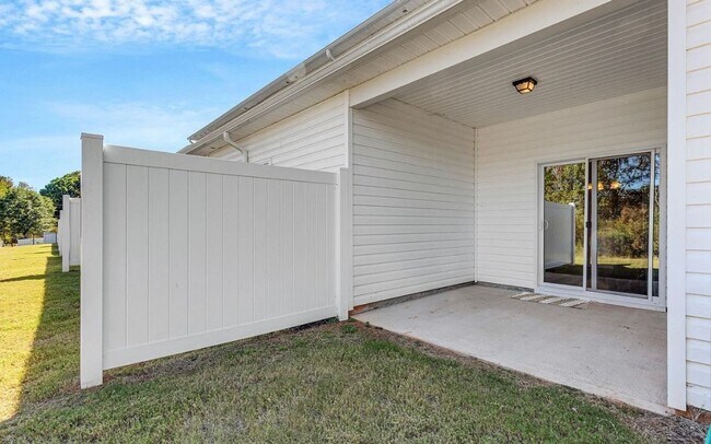 Building Photo - Stunning 3/2.5 Townhome Available Now!