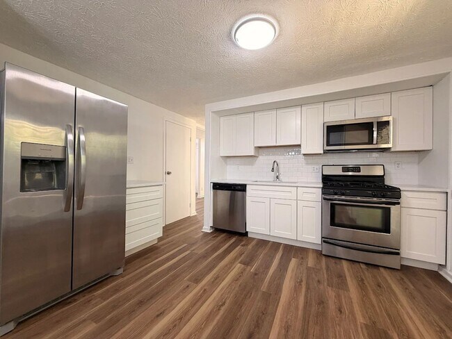 Building Photo - Spacious 4-Bedroom Home in Peachtree City! ***Get 50% Off Your First Month!***