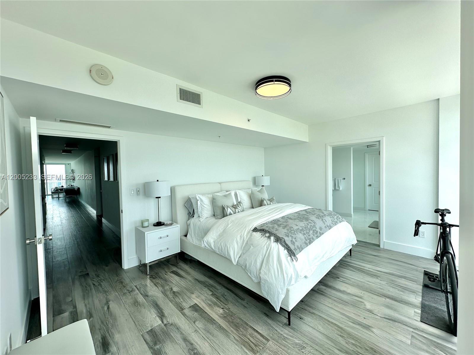 Building Photo - 400 Sunny Isles Blvd