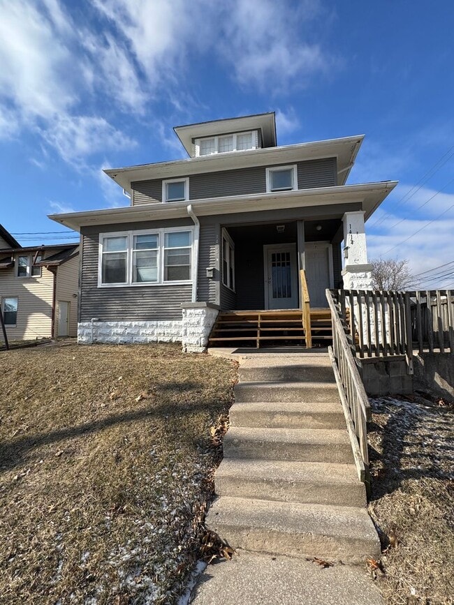 Building Photo - 1414 Iowa St