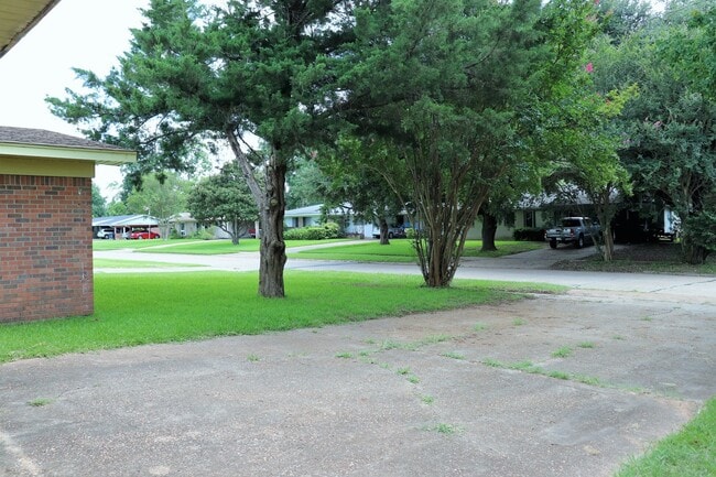 Building Photo - Bossier City, LA - 71112 - Beautifully upd...