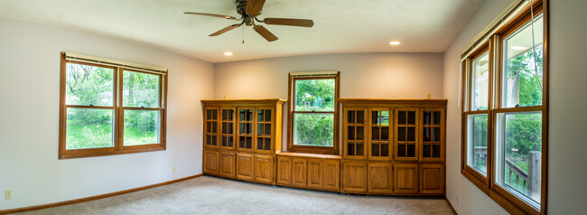 den with built-in cabinetry - 3118 S 116th St