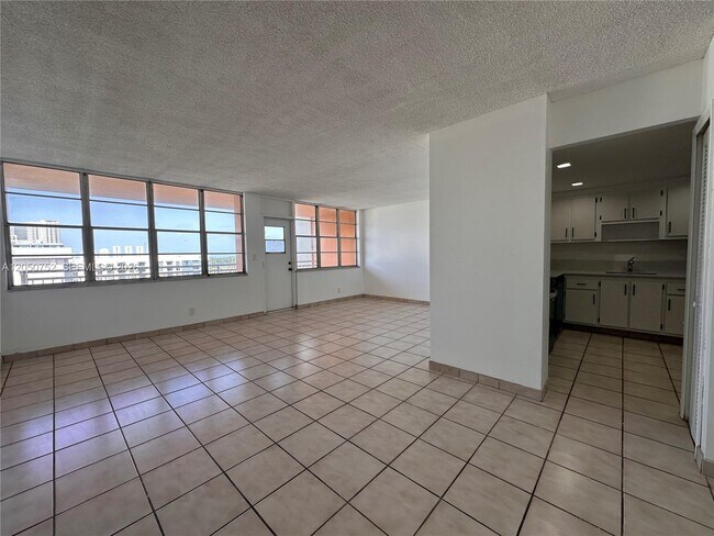 Building Photo - 2025 NE 164th St
