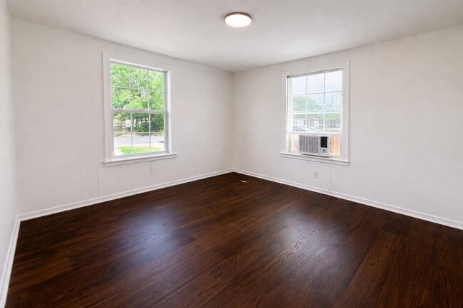 Building Photo - 209 W Alfred St