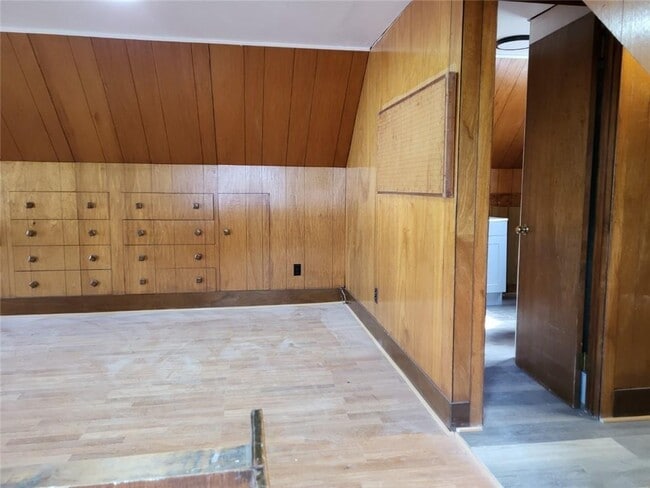 Building Photo - 108 Grand Ave