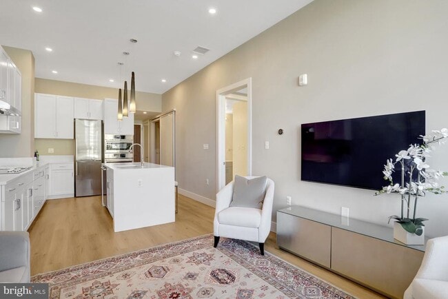 Building Photo - 801 N Fairfax St