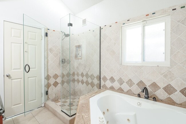 Building Photo - 3 bedrooms 2.5 bathrooms | Southwinds | Oxnard | Unfurnished