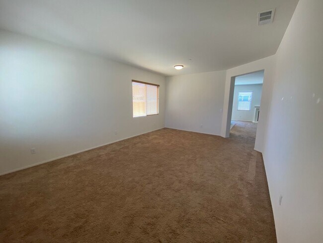 Building Photo - Rosamond 4 bedroom