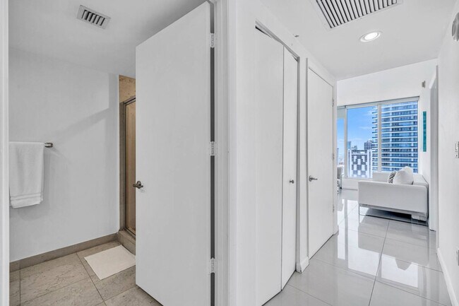 Building Photo - 485 Brickell Ave