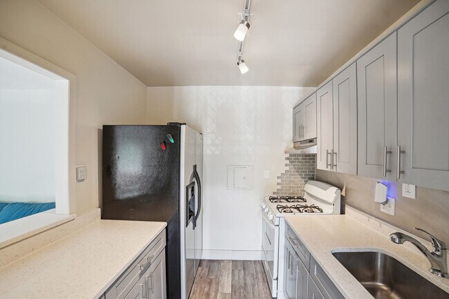 Building Photo - 12200 Braxfield Ct