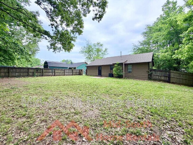 Building Photo - 3829 Walsingham Dr