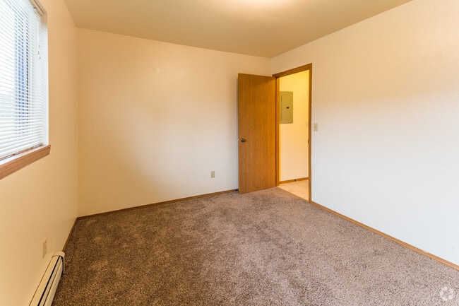 1BR, 1BA - 515 SF - Arctic Gardens