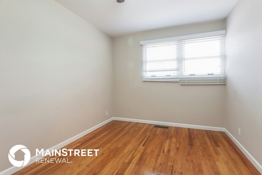 Building Photo - 10401 Trask Dr